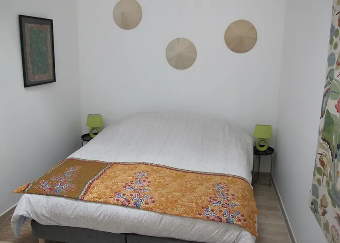 Rose Garden Bed & Breakfast 3*