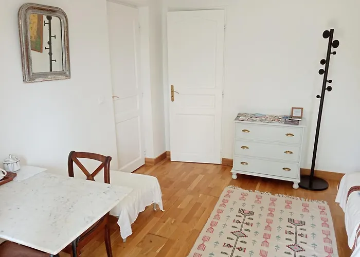 לינה וארוחת בוקר Rose Garden