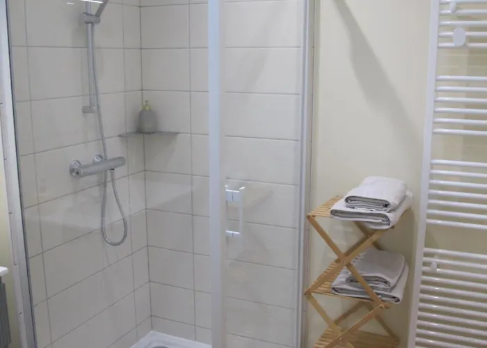 לינה וארוחת בוקר Rose Garden באיו