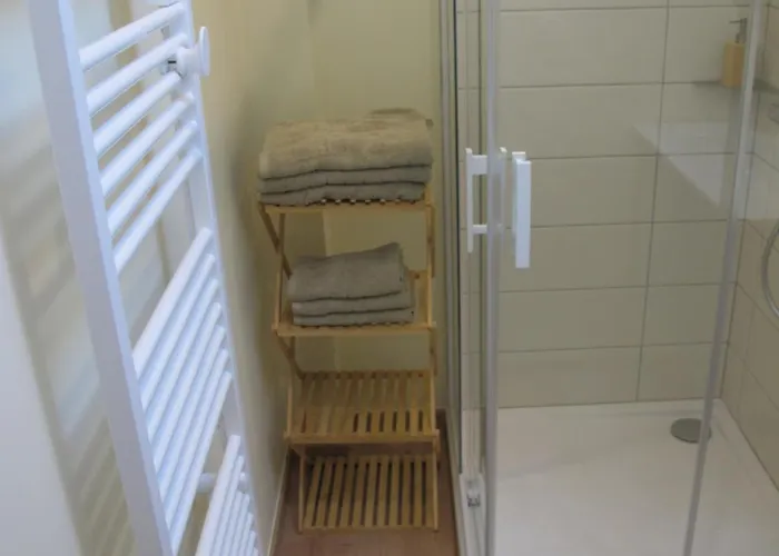 לינה וארוחת בוקר Rose Garden 3*